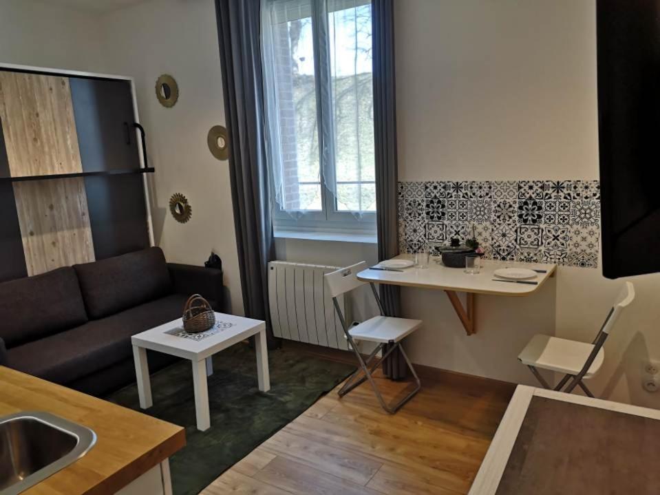 Superbe Studio Face Au Chateau Жизор Экстерьер фото